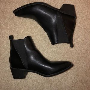 Black pointed toe boots